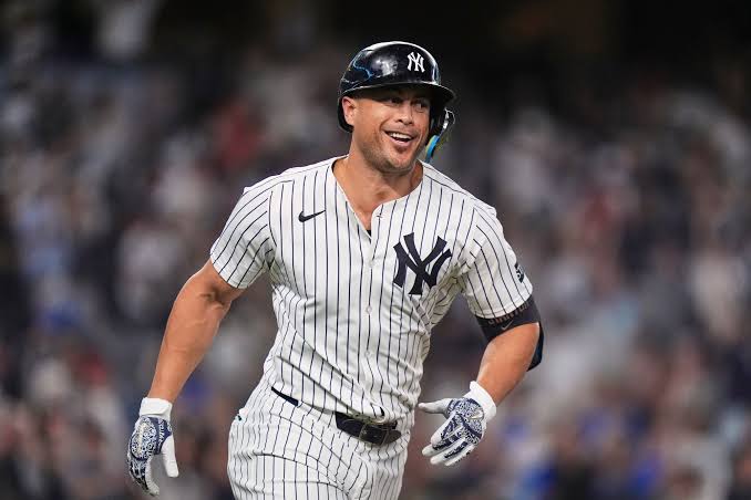 Giancarlo Stanton Strains Left Calf Running the Bases